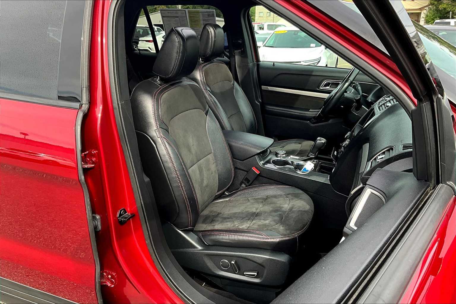 2018 Ford Explorer XLT - Photo 11