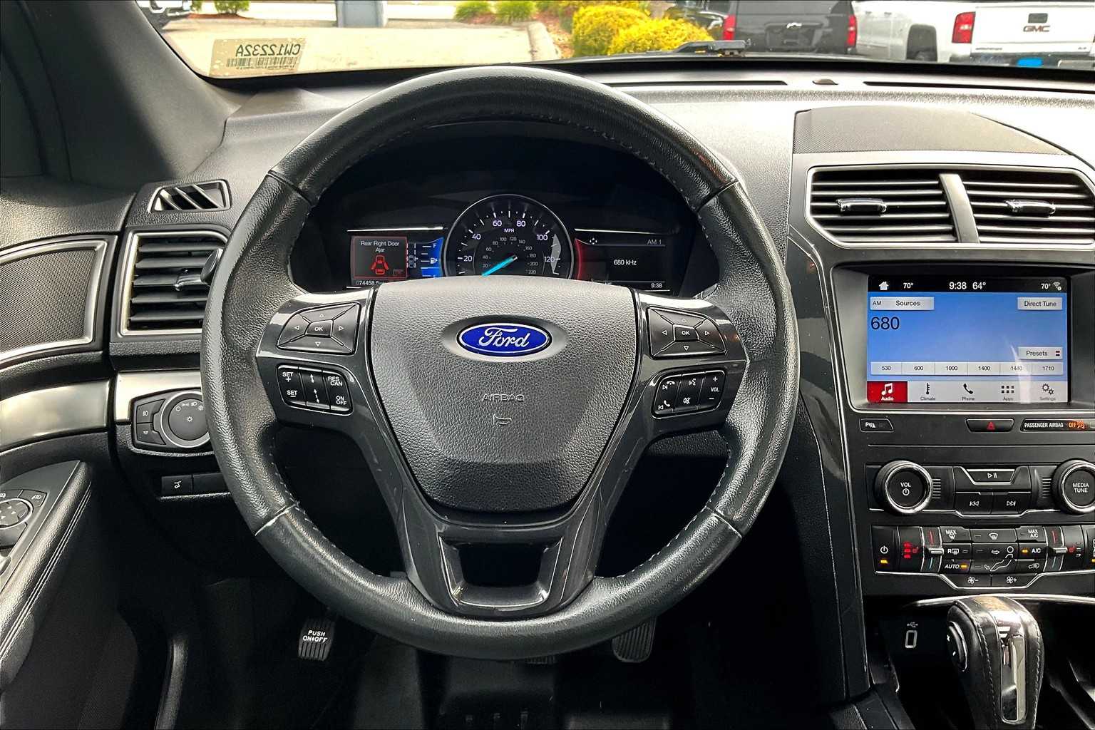 2018 Ford Explorer XLT - Photo 18