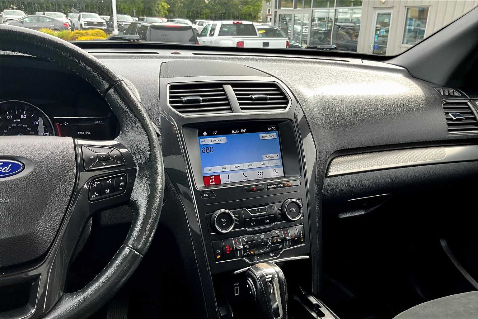 2018 Ford Explorer XLT - Photo 19