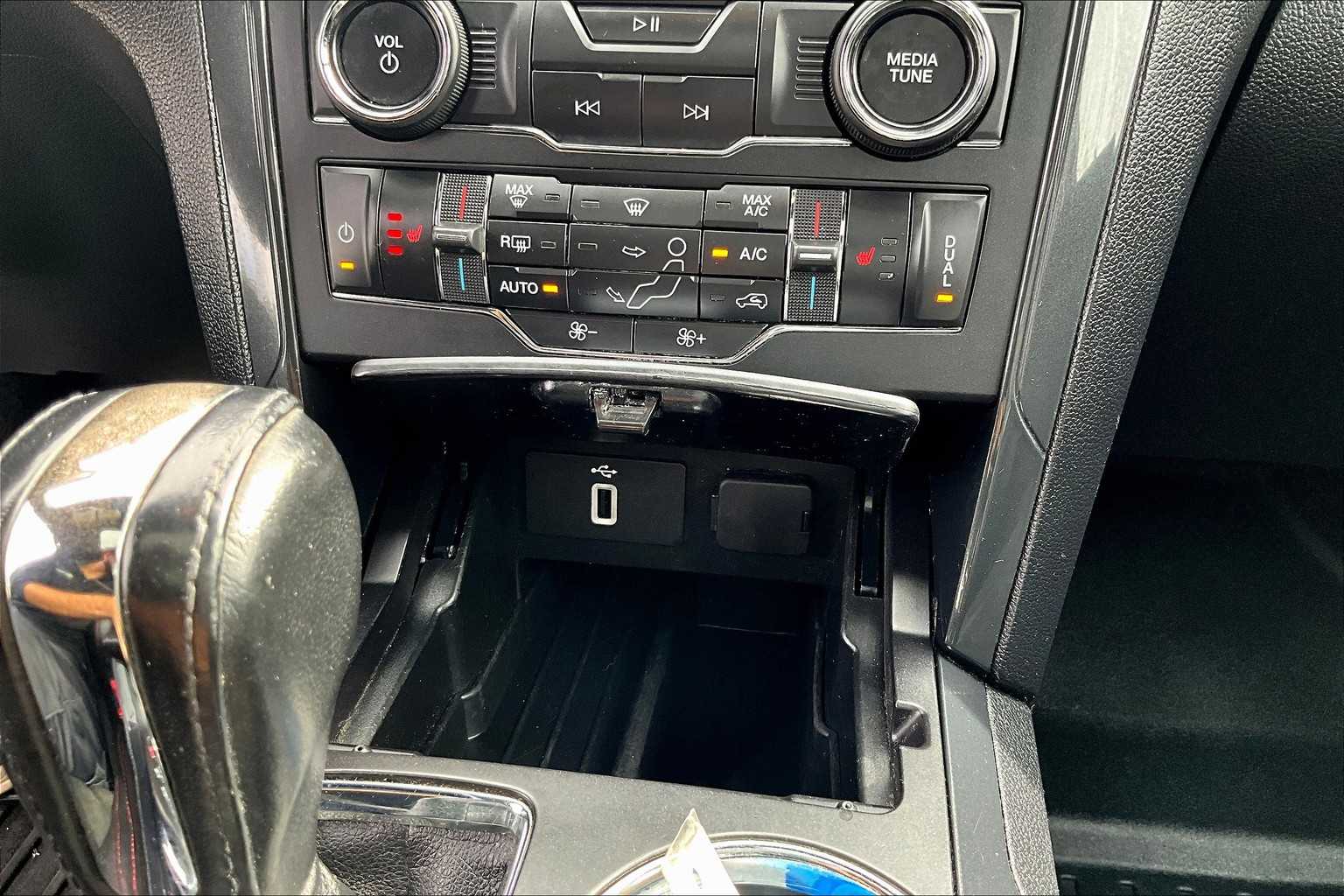 2018 Ford Explorer XLT - Photo 27