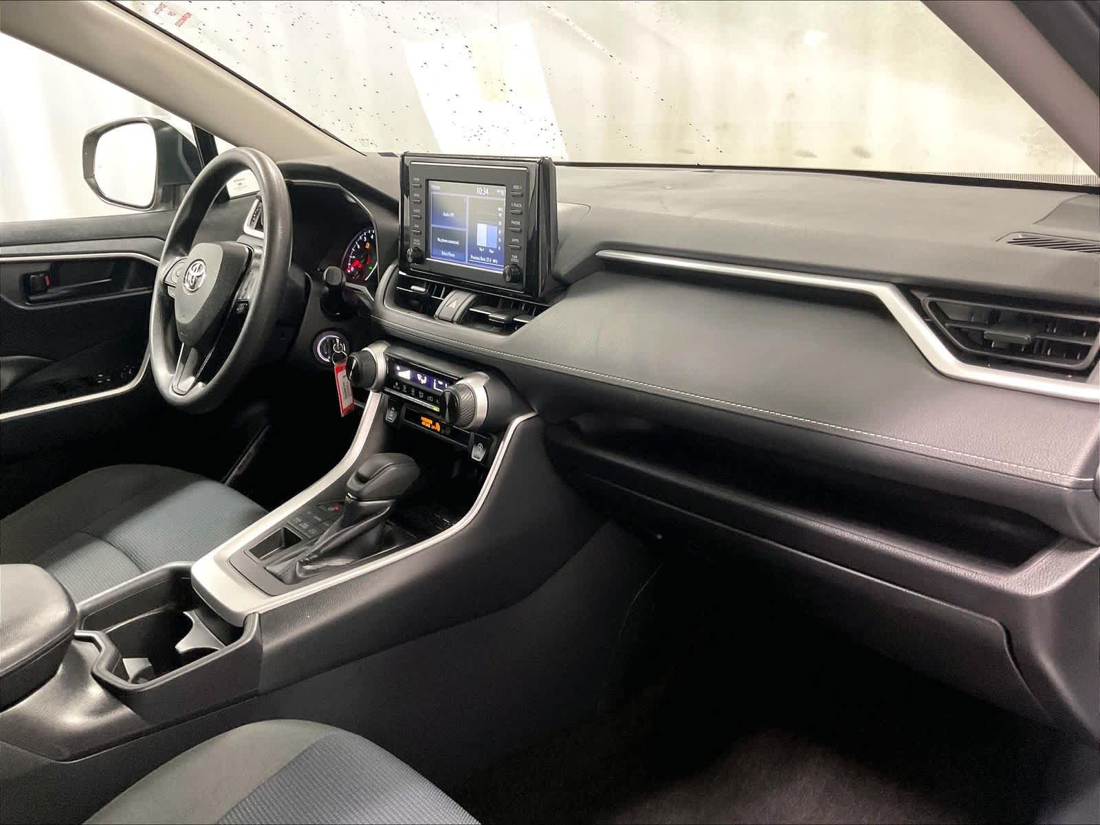 2019 Toyota RAV4 LE - Photo 14