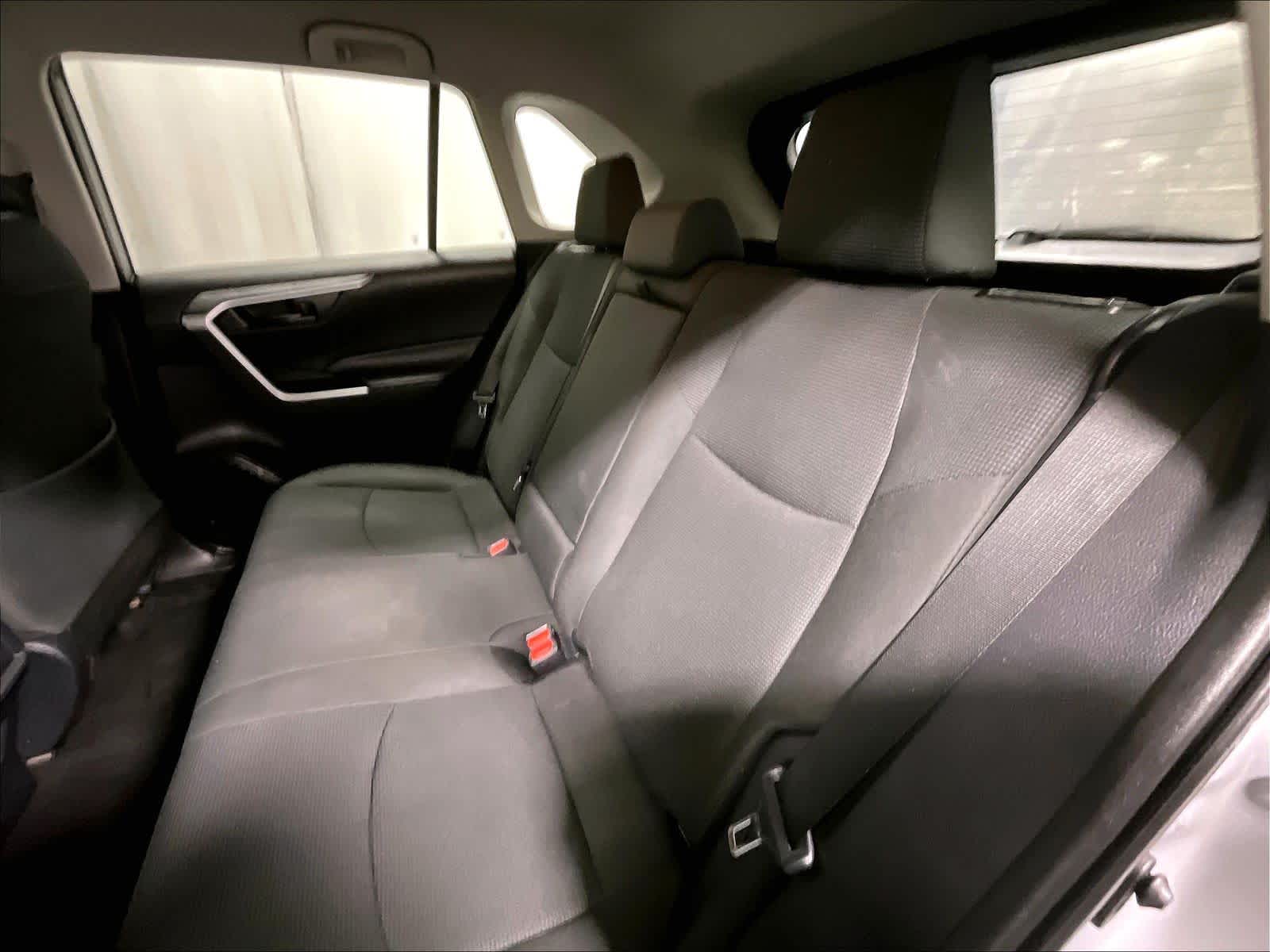 2019 Toyota RAV4 LE - Photo 15