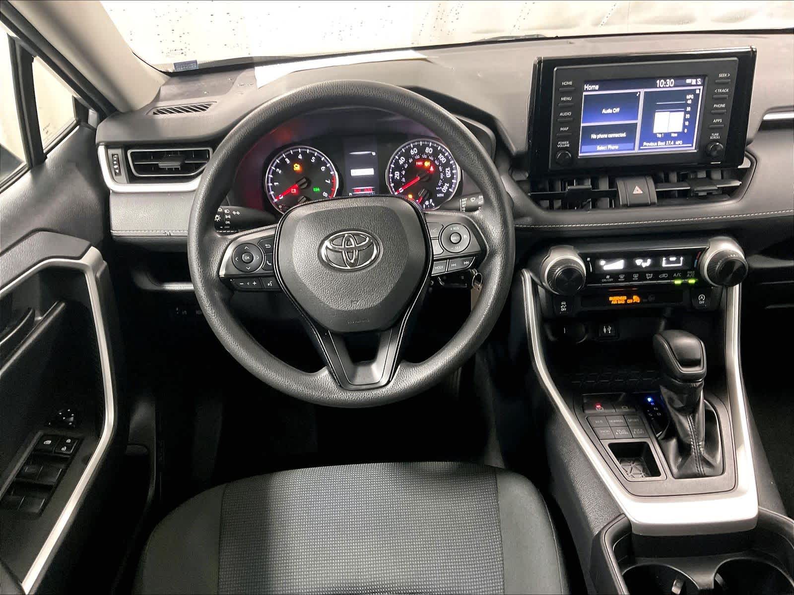 2019 Toyota RAV4 LE - Photo 17