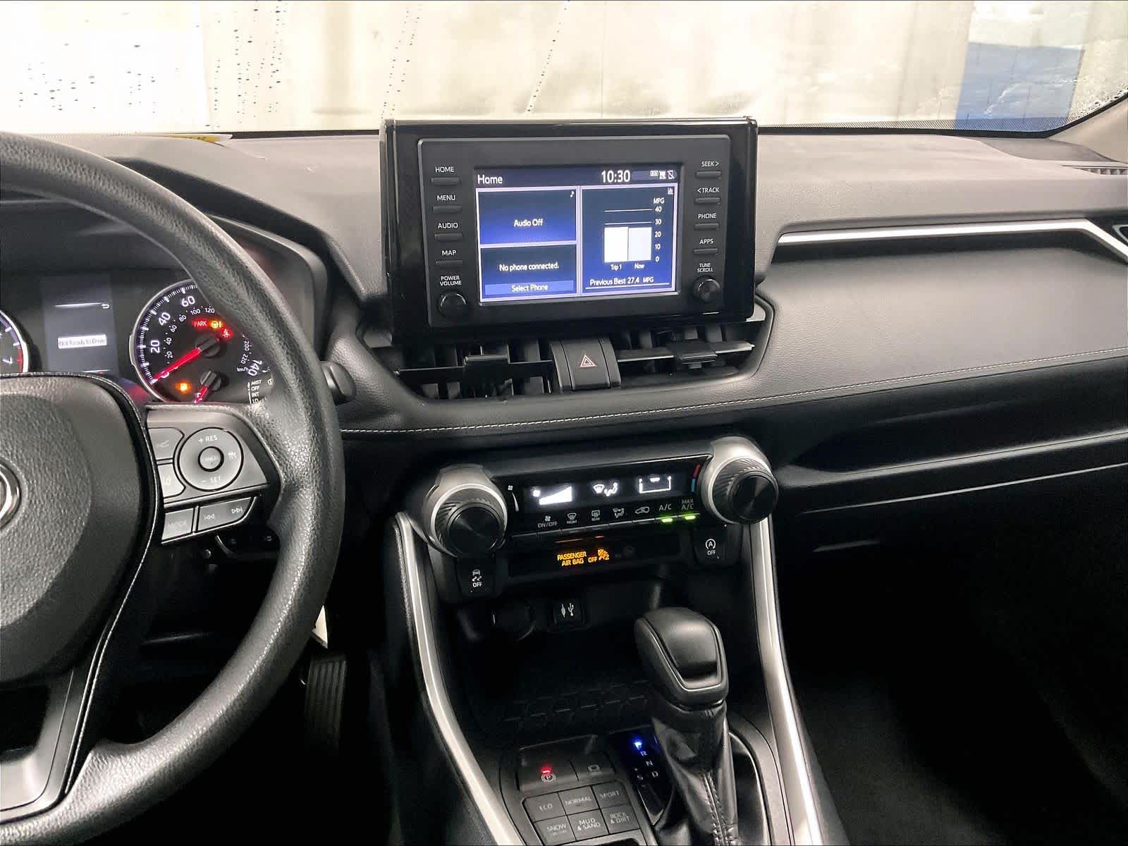 2019 Toyota RAV4 LE - Photo 18