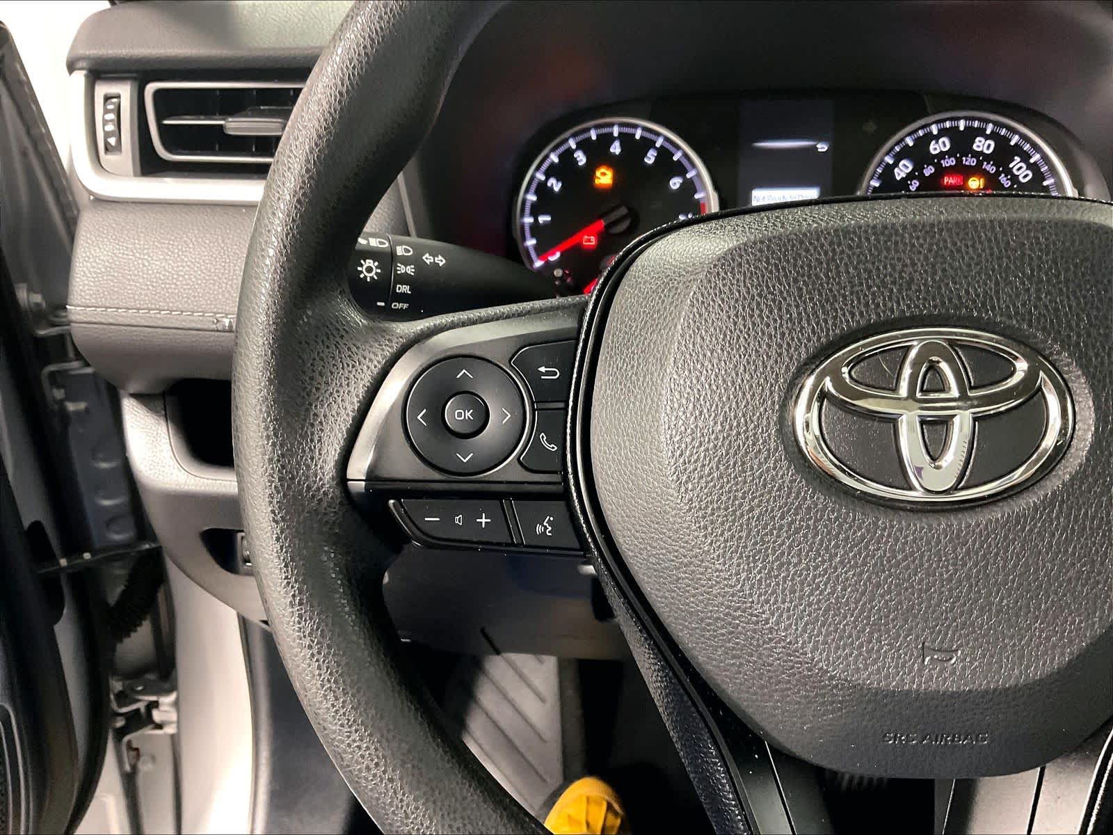 2019 Toyota RAV4 LE - Photo 22