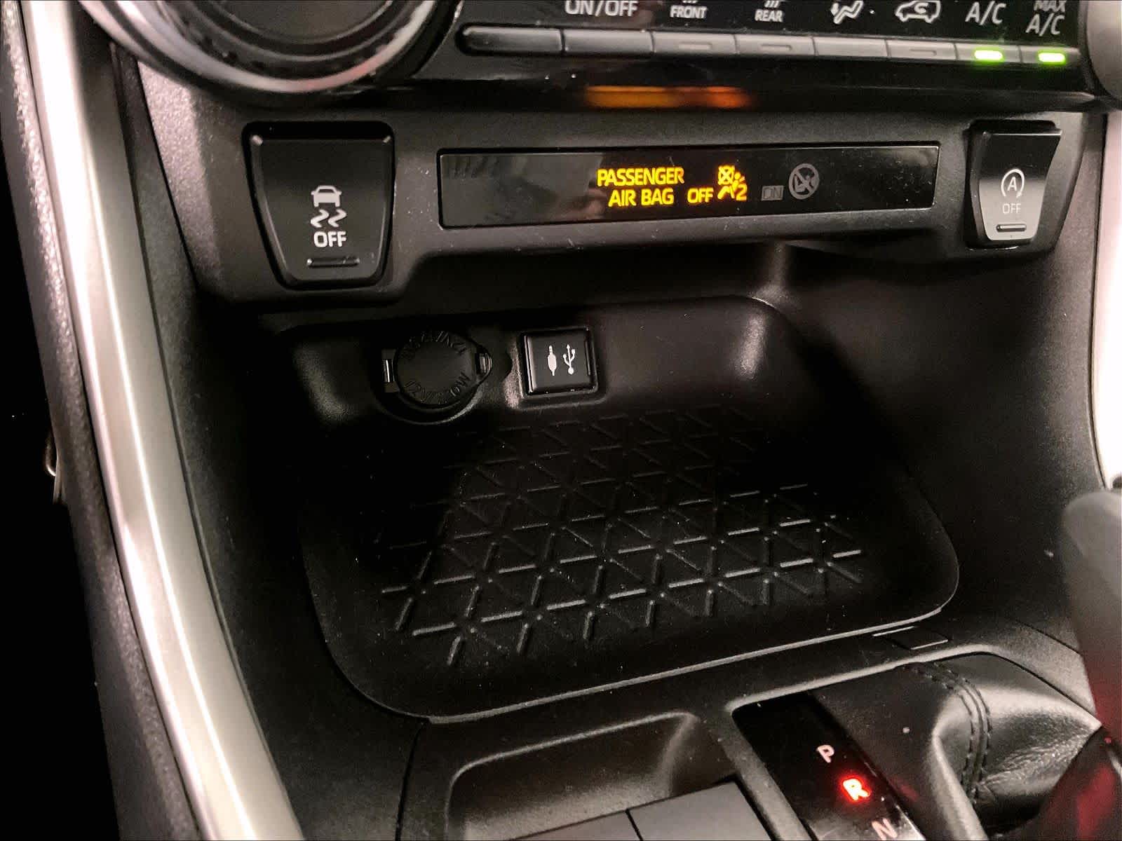 2019 Toyota RAV4 LE - Photo 26