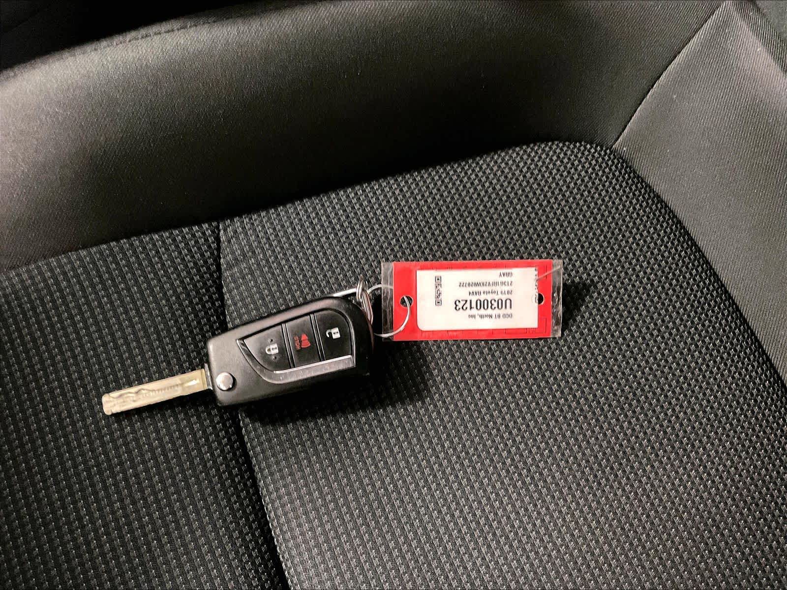 2019 Toyota RAV4 LE - Photo 30