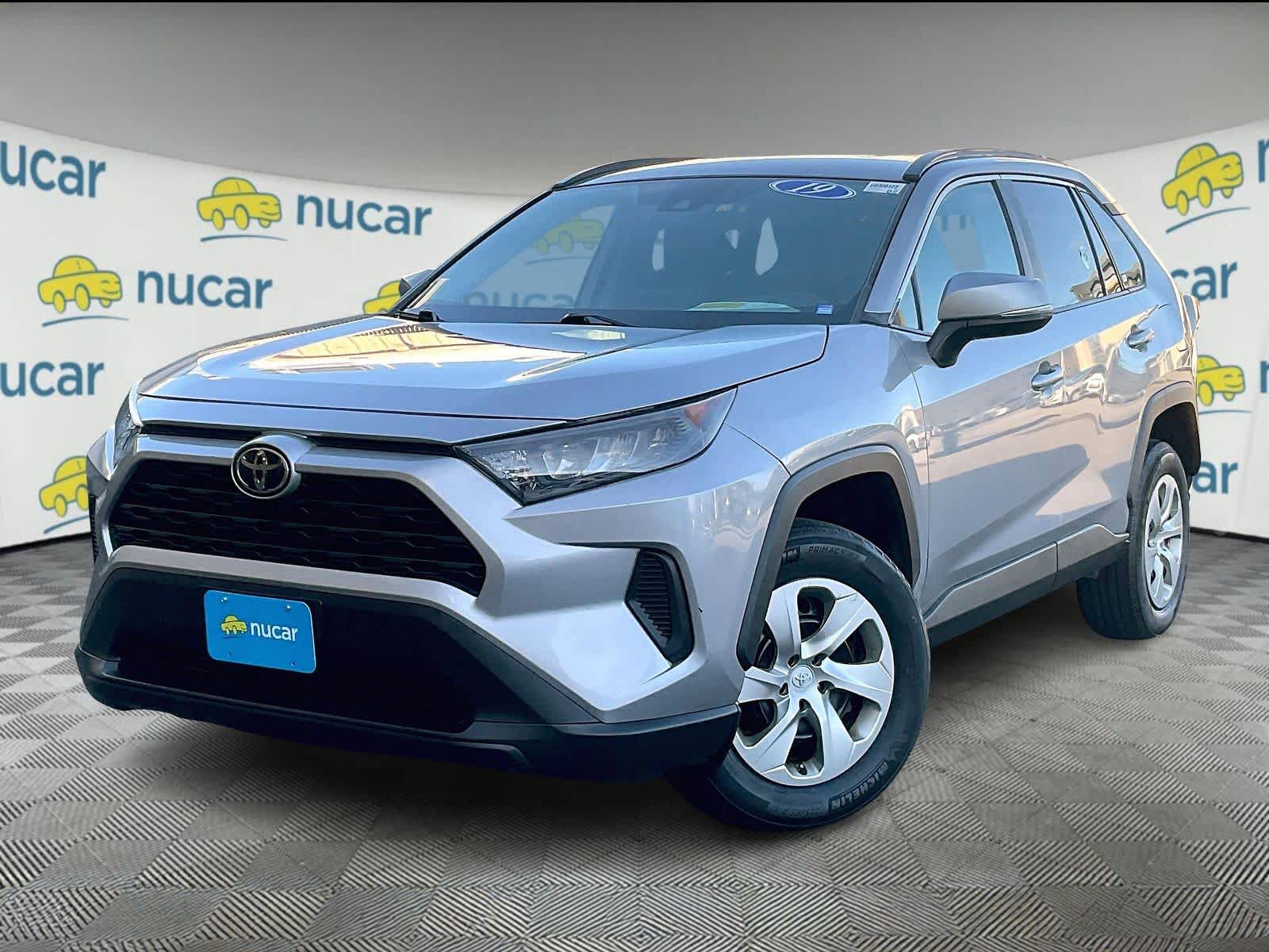 2019 Toyota RAV4 LE - Photo 3