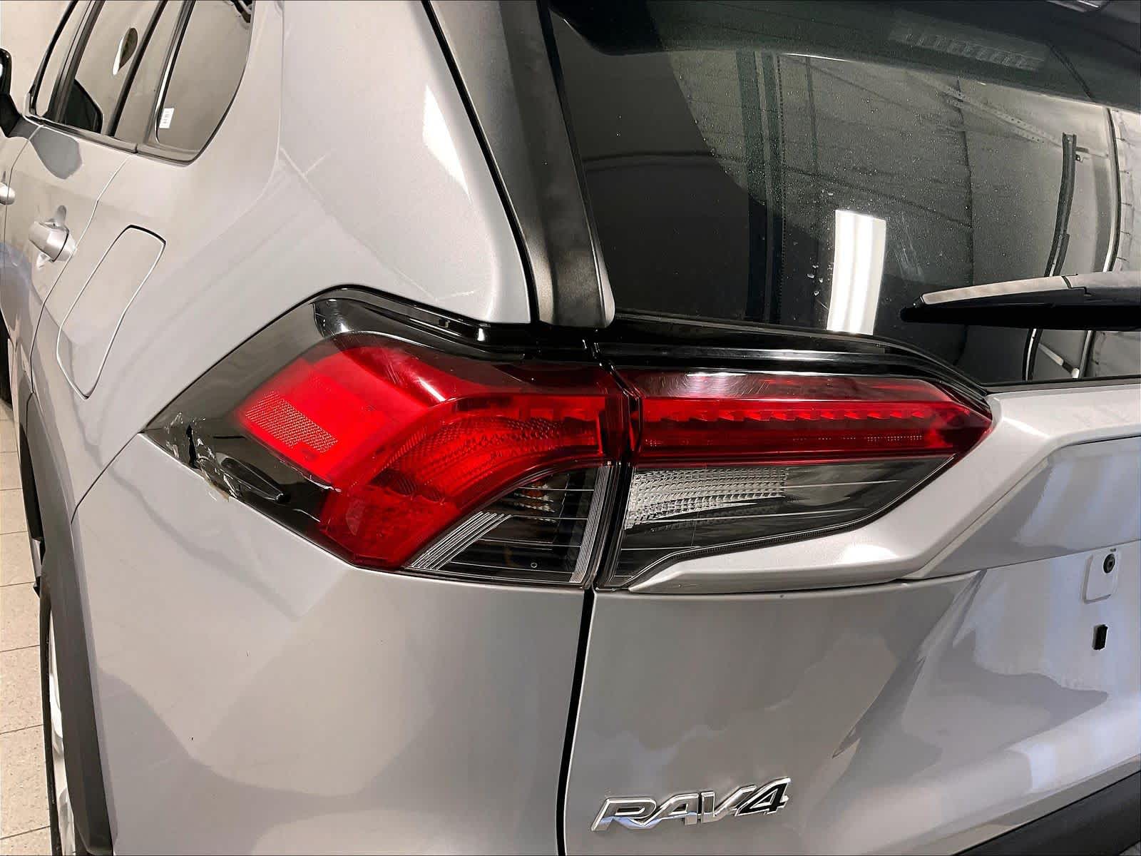 2019 Toyota RAV4 LE - Photo 33