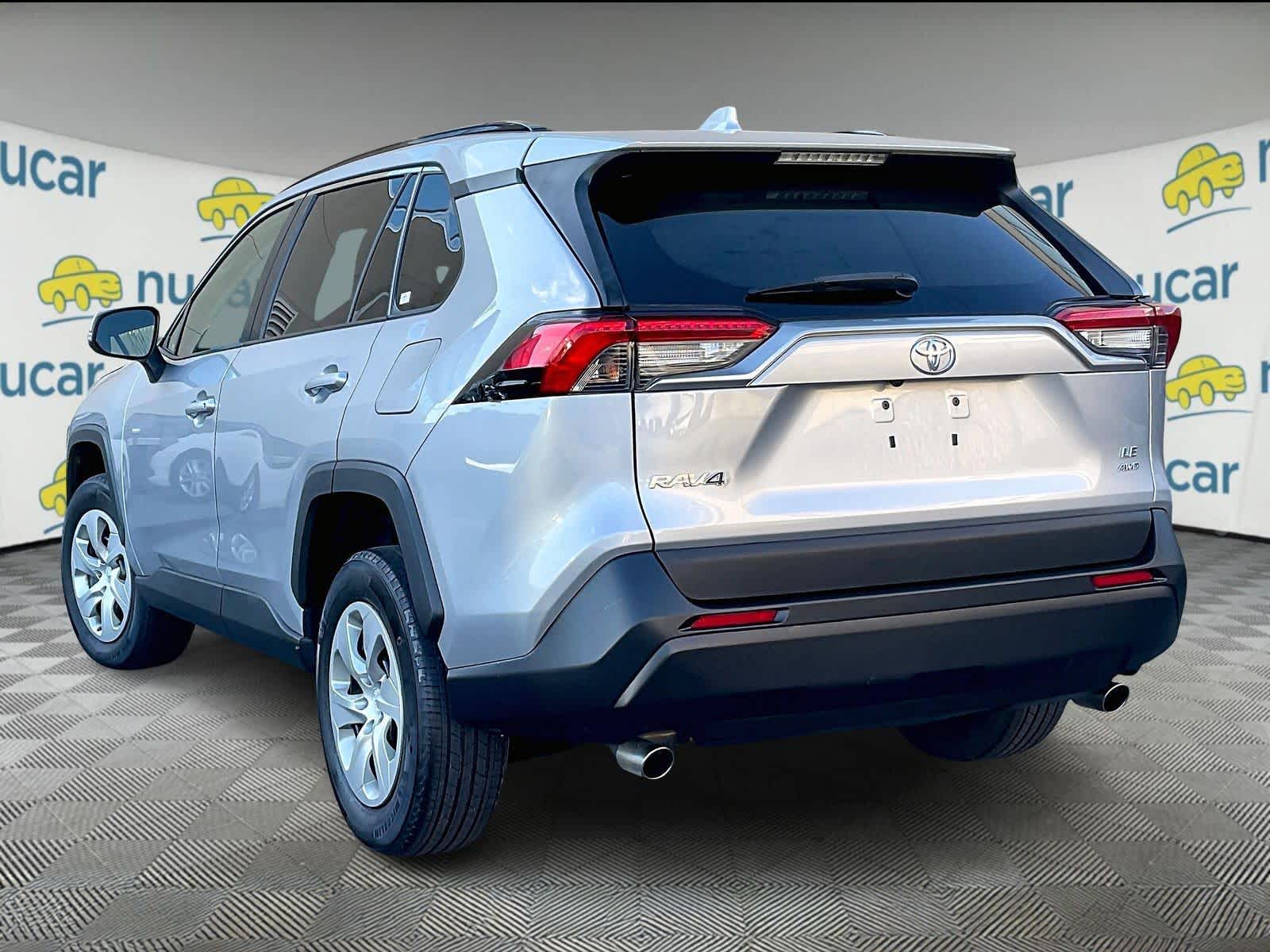 2019 Toyota RAV4 LE - Photo 4