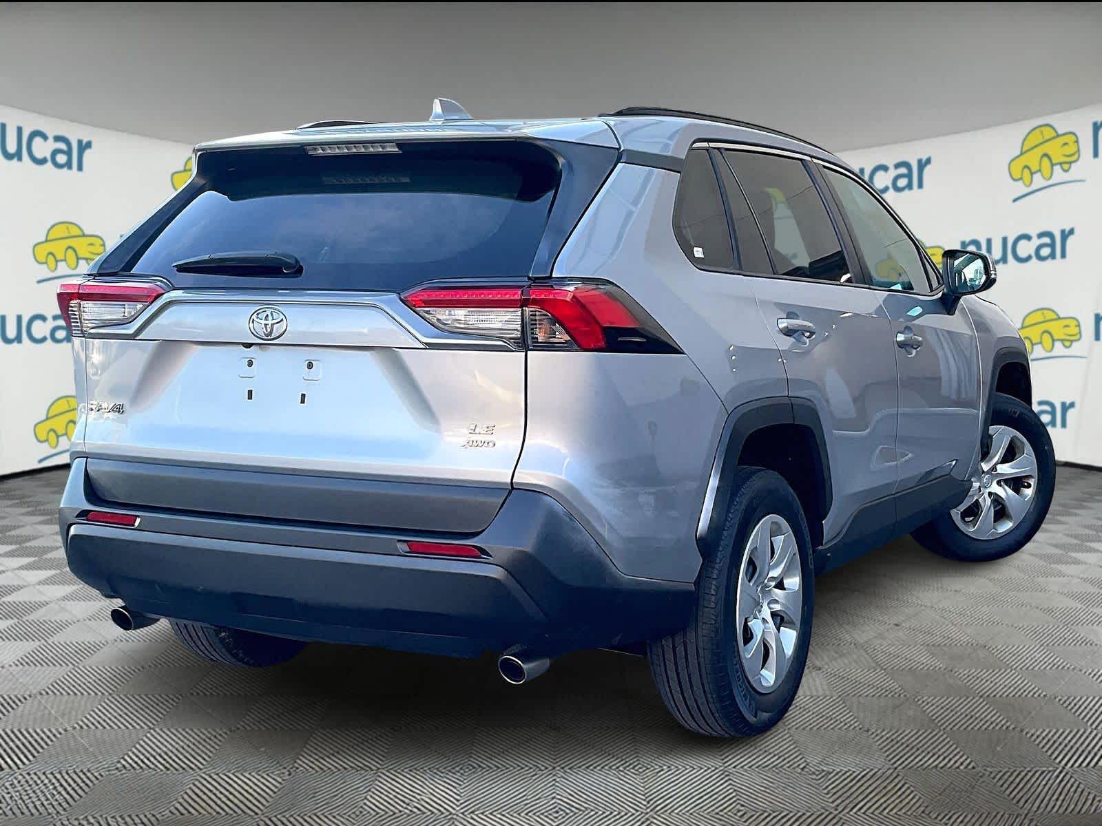 2019 Toyota RAV4 LE - Photo 6