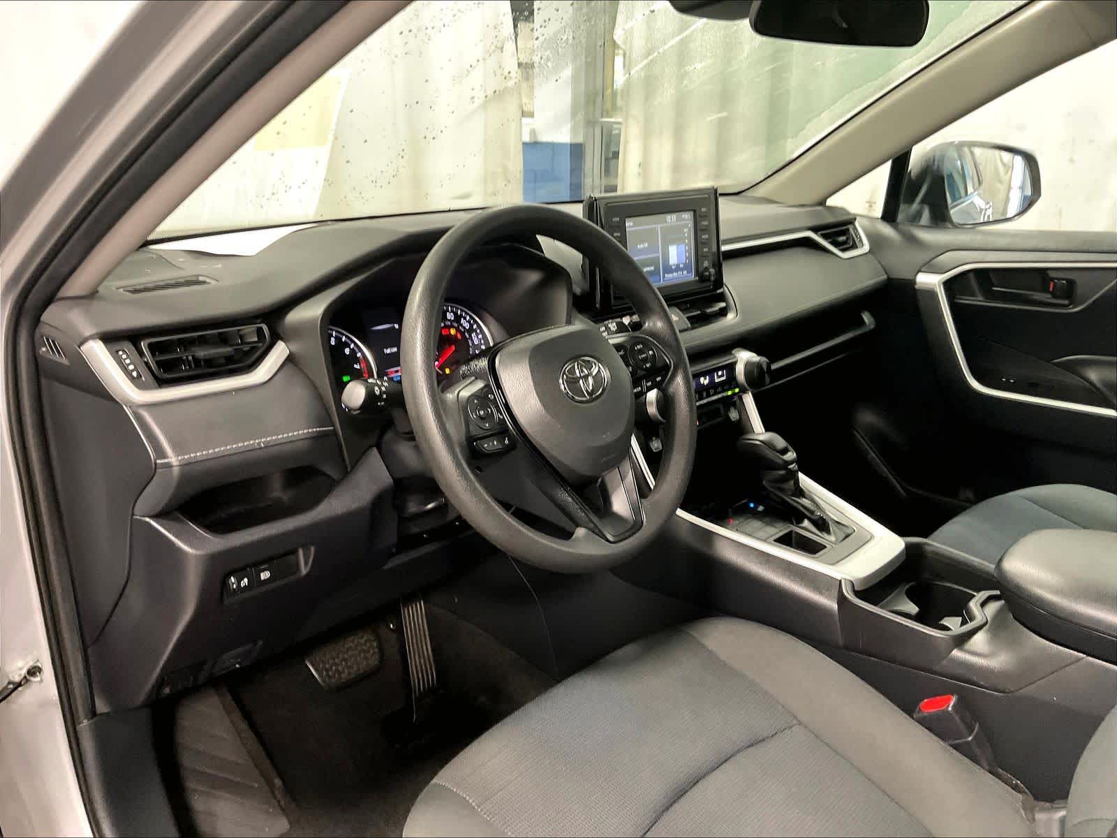 2019 Toyota RAV4 LE - Photo 8