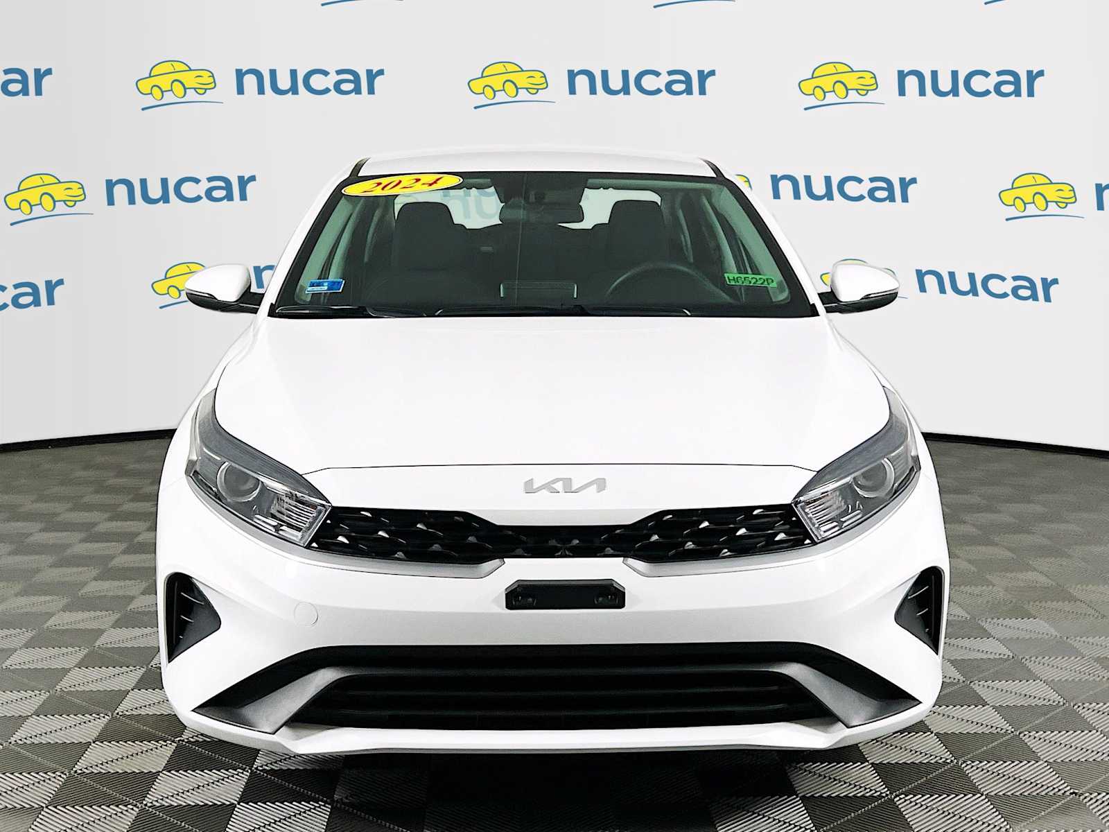 2024 Kia Forte LXS - Photo 2