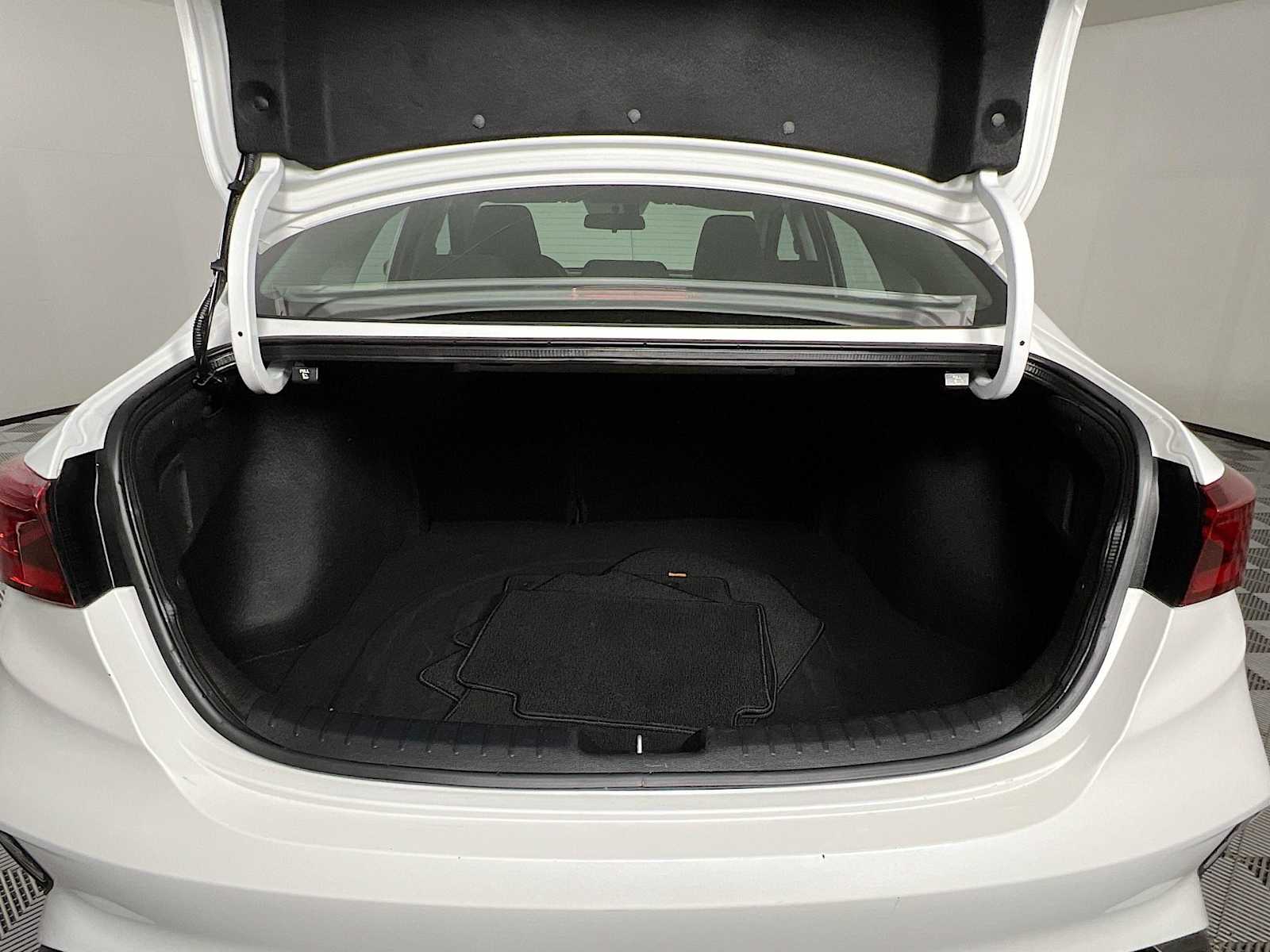 2024 Kia Forte LXS - Photo 24