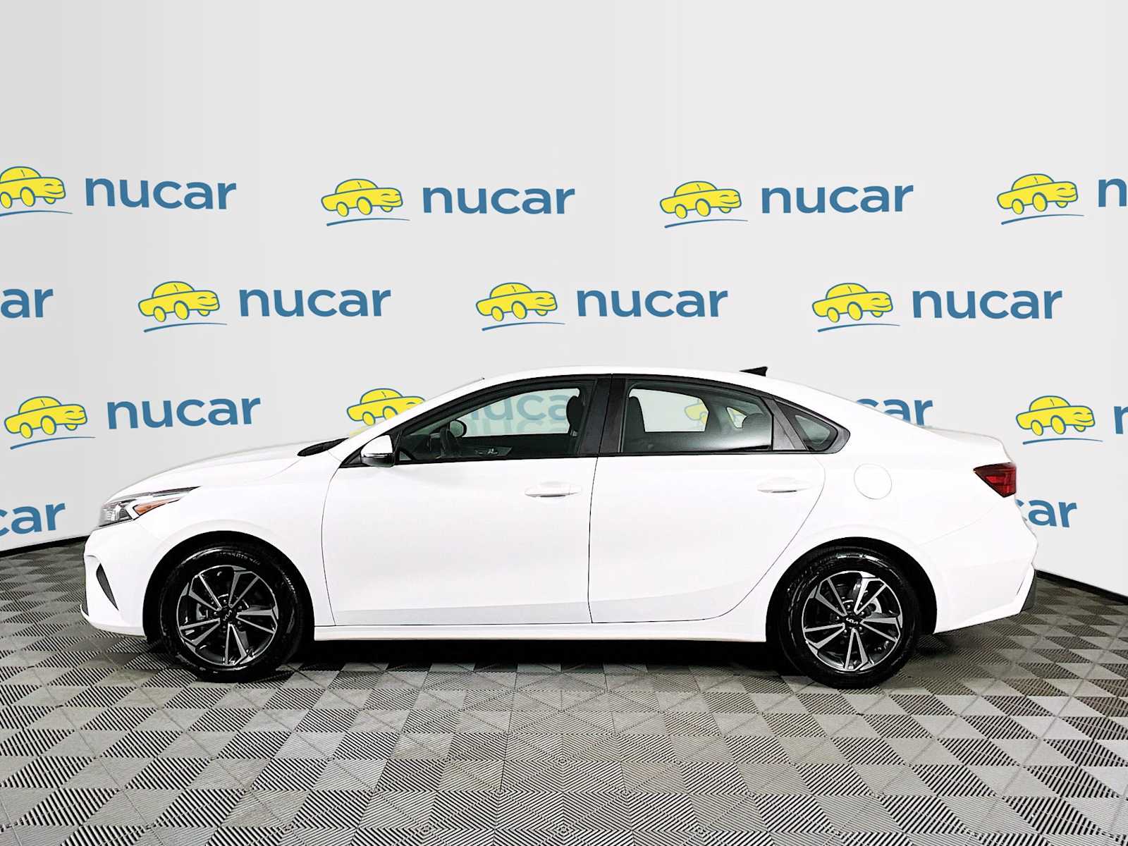 2024 Kia Forte LXS - Photo 4