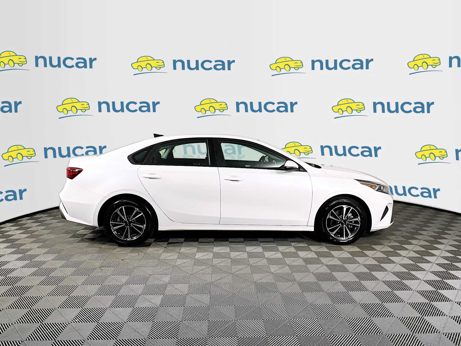 2024 Kia Forte LXS - Photo 8