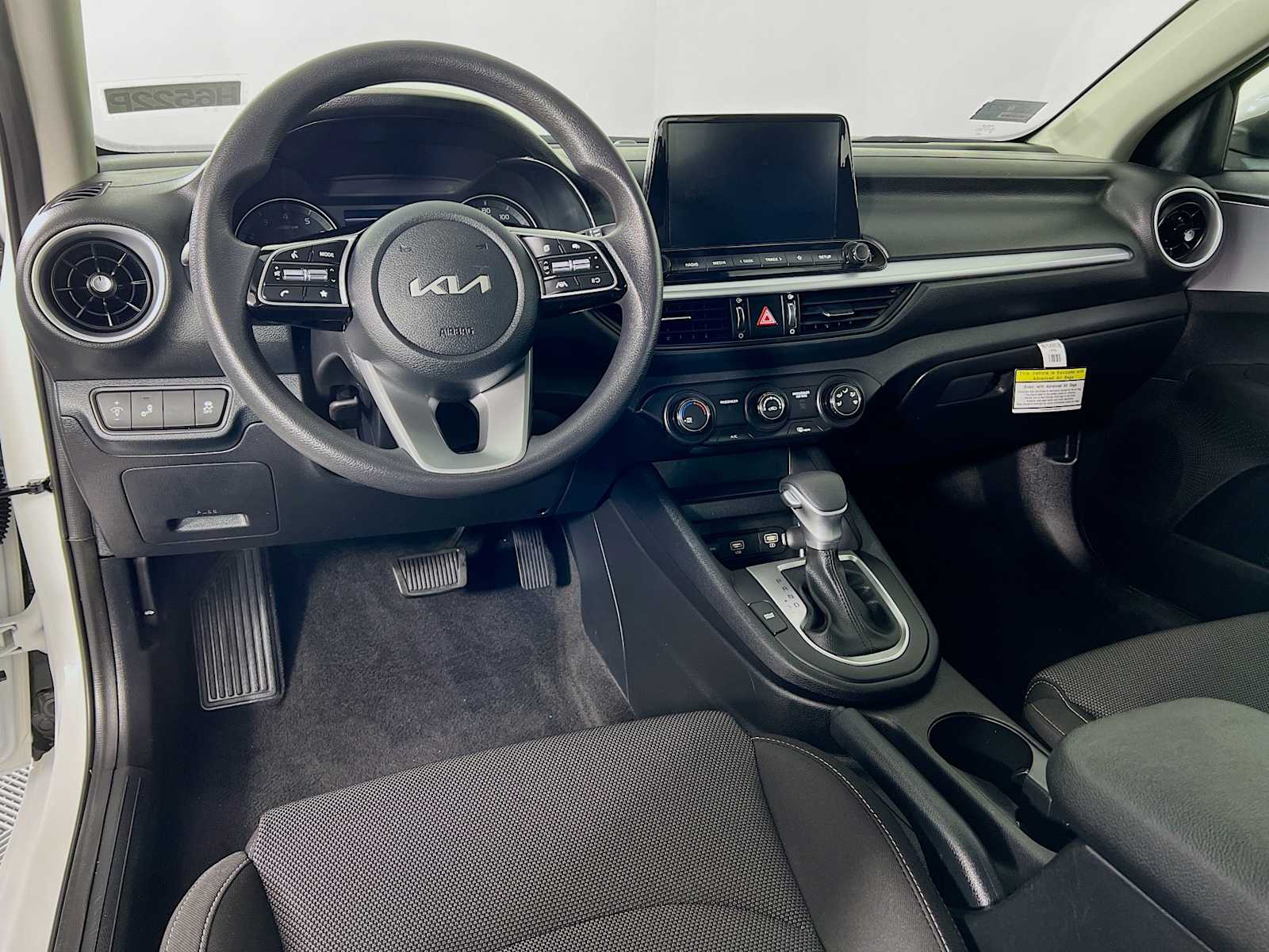 2024 Kia Forte LXS - Photo 9