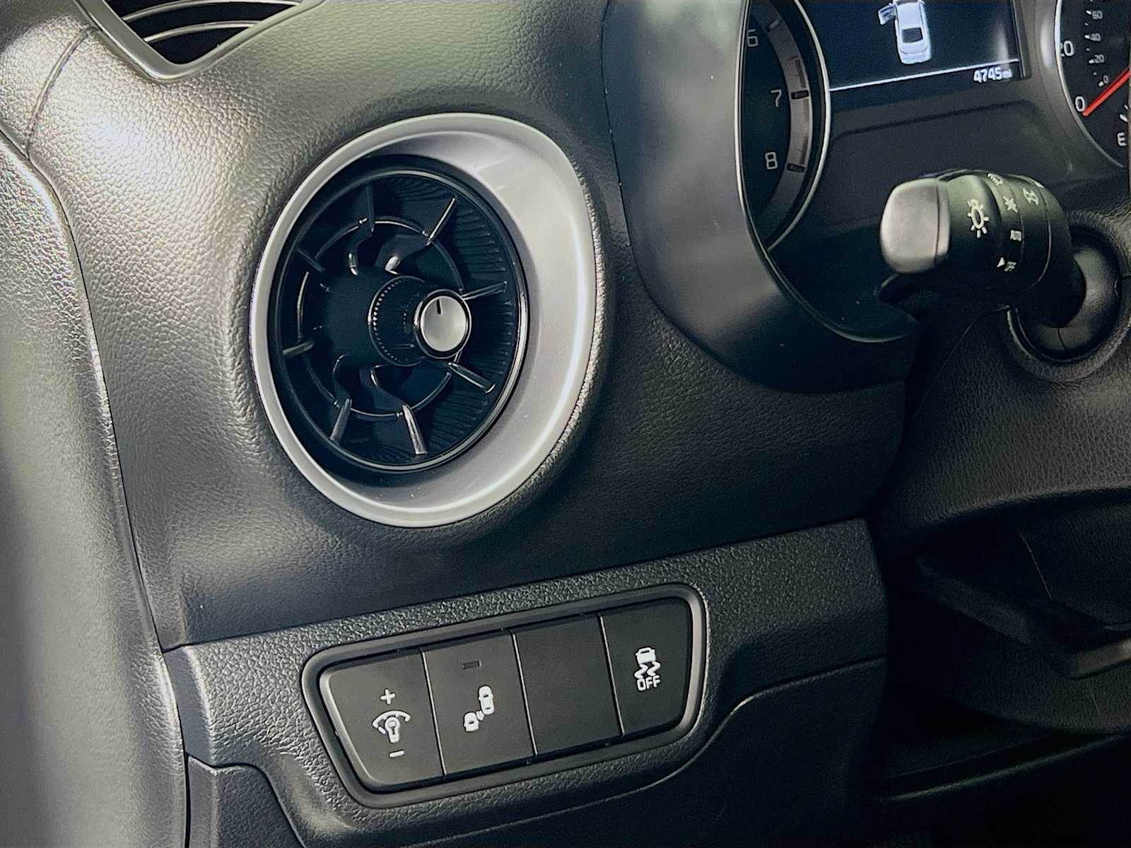 2024 Kia Forte LXS - Photo 10