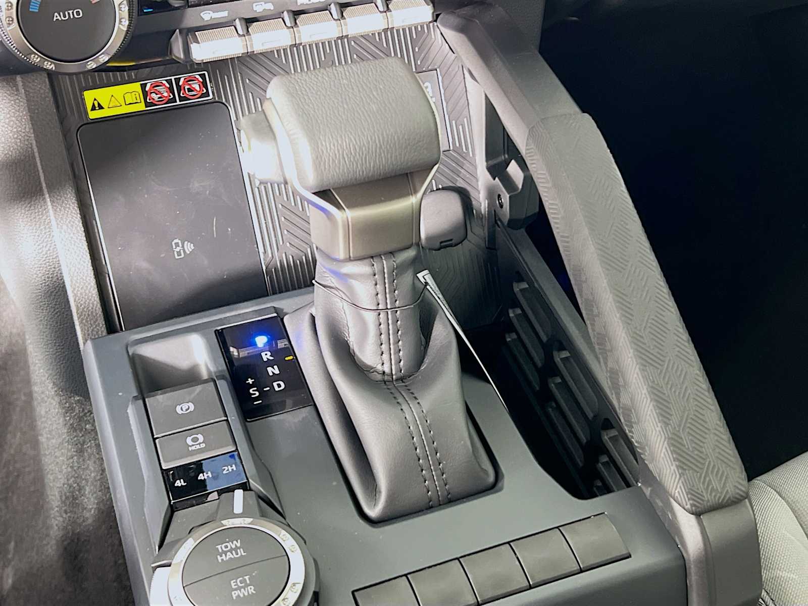 2025 Toyota Tacoma SR5 - Photo 11