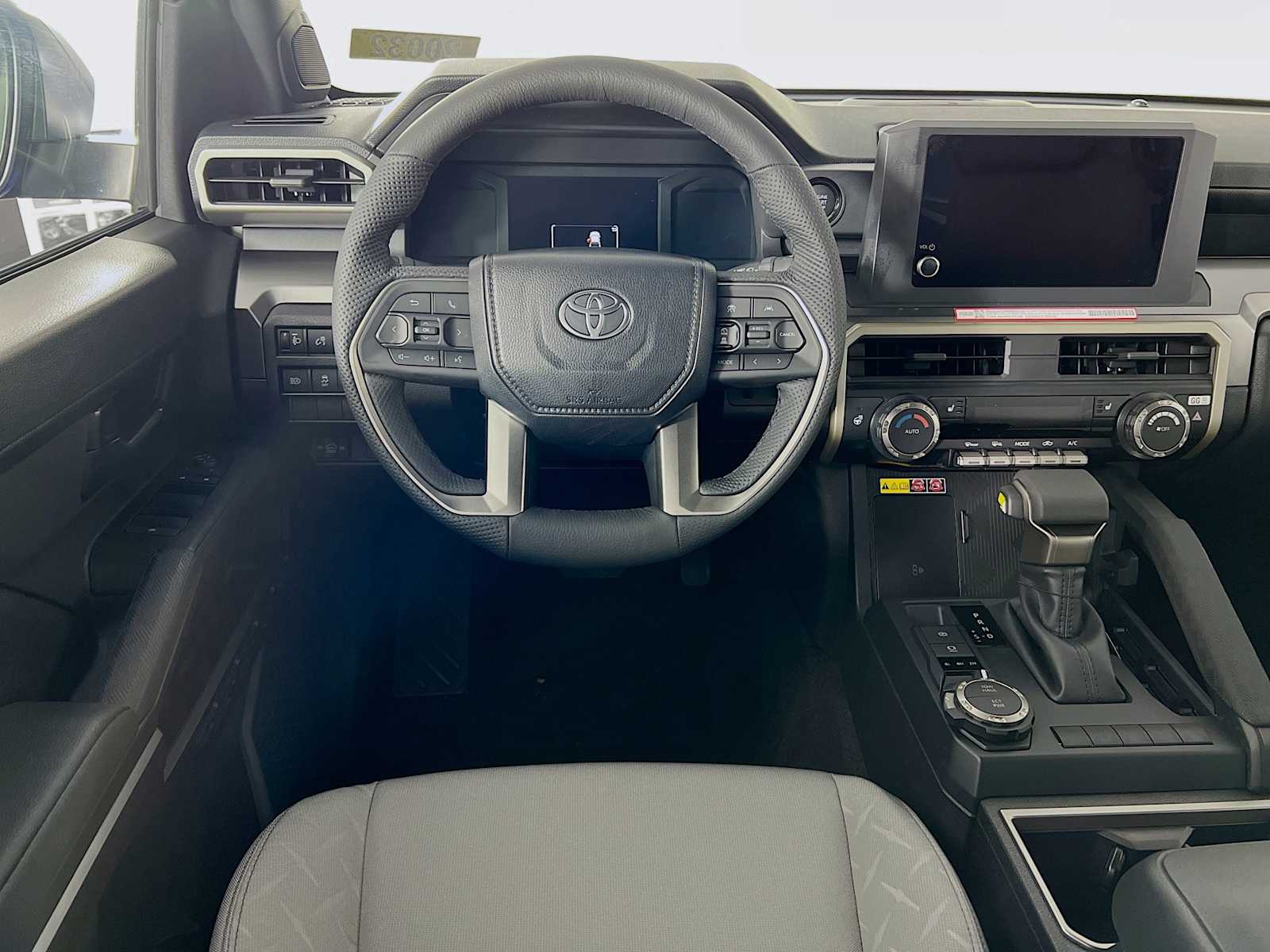 2025 Toyota Tacoma SR5 - Photo 14