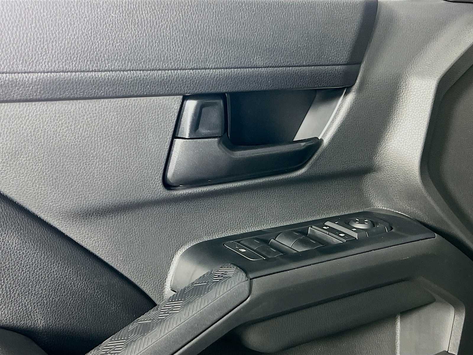 2025 Toyota Tacoma SR5 - Photo 15