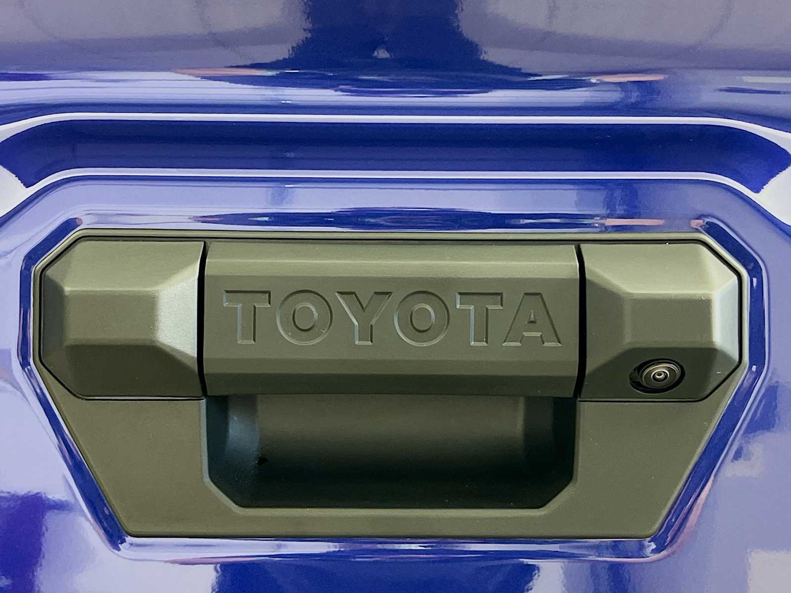 2025 Toyota Tacoma SR5 - Photo 17