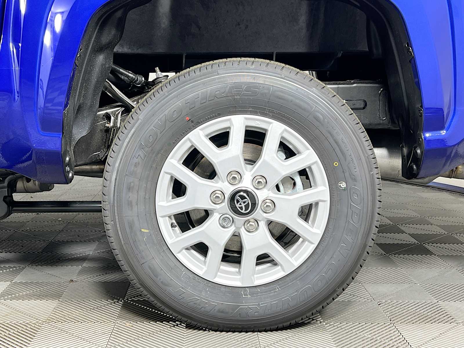 2025 Toyota Tacoma SR5 - Photo 18