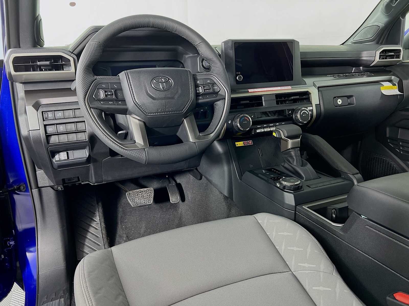 2025 Toyota Tacoma SR5 - Photo 6