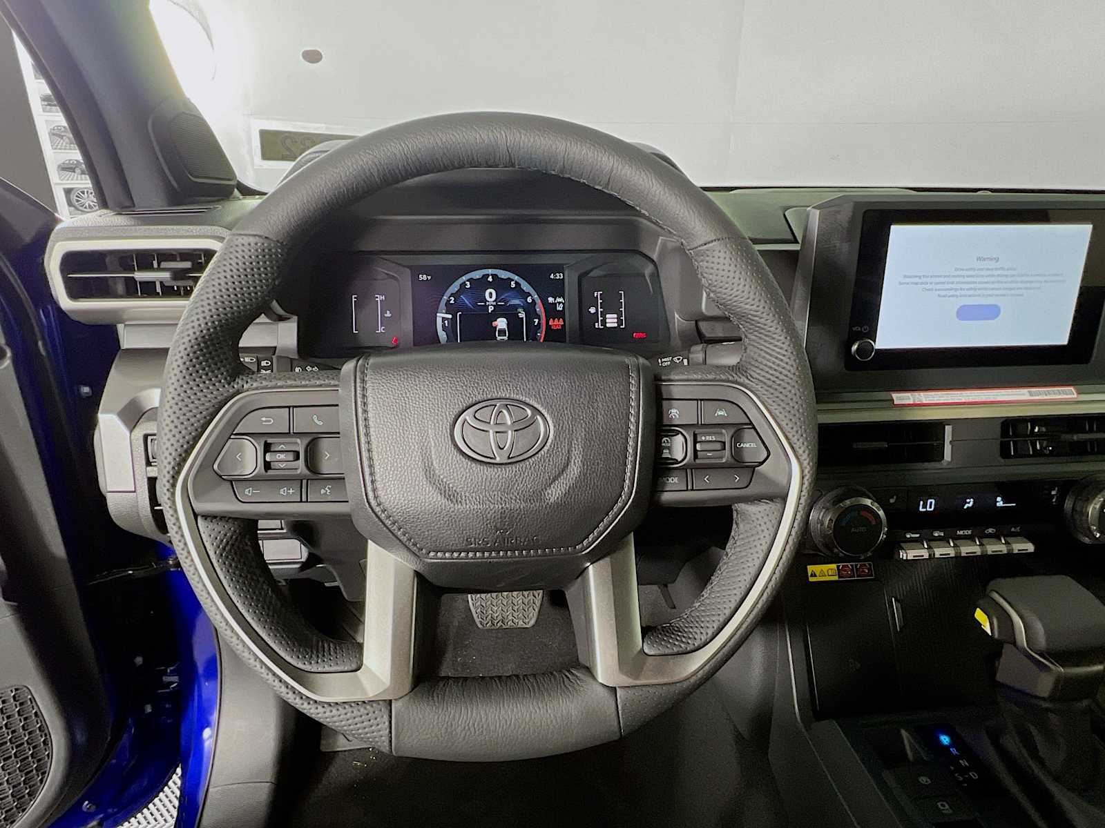 2025 Toyota Tacoma SR5 - Photo 7