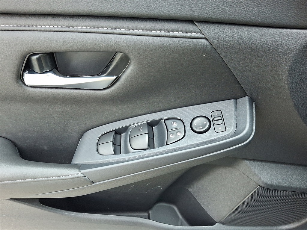 2025 Nissan Sentra SV - Photo 7