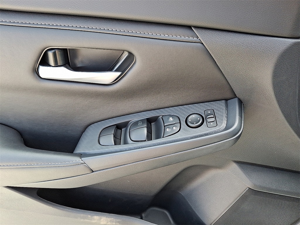 2025 Nissan Sentra SV - Photo 8