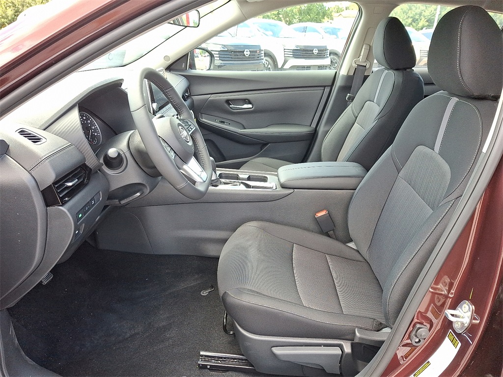 2025 Nissan Sentra SV - Photo 9