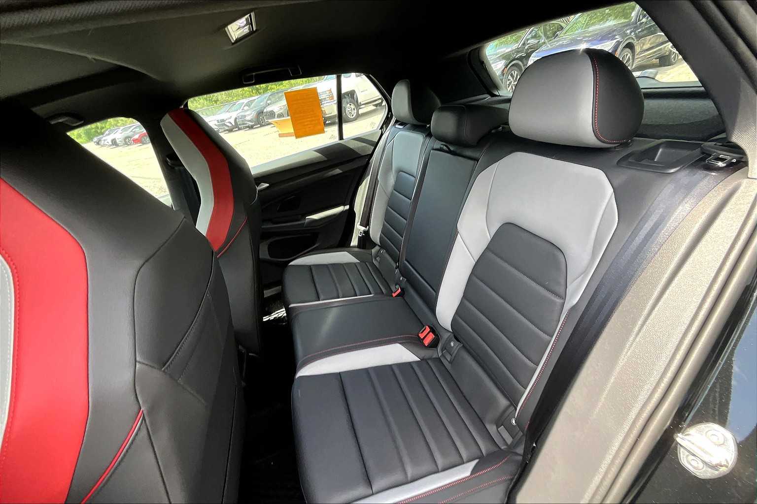 2025 Volkswagen Golf GTI SE - Photo 15