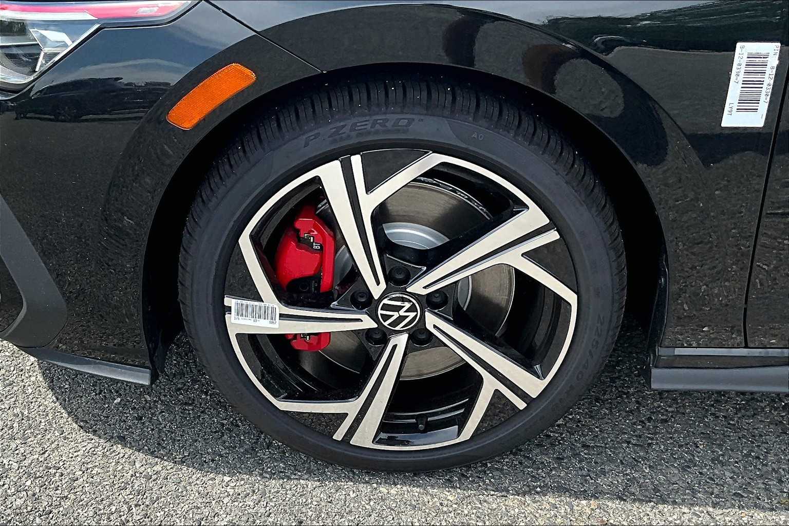 2025 Volkswagen Golf GTI SE - Photo 8