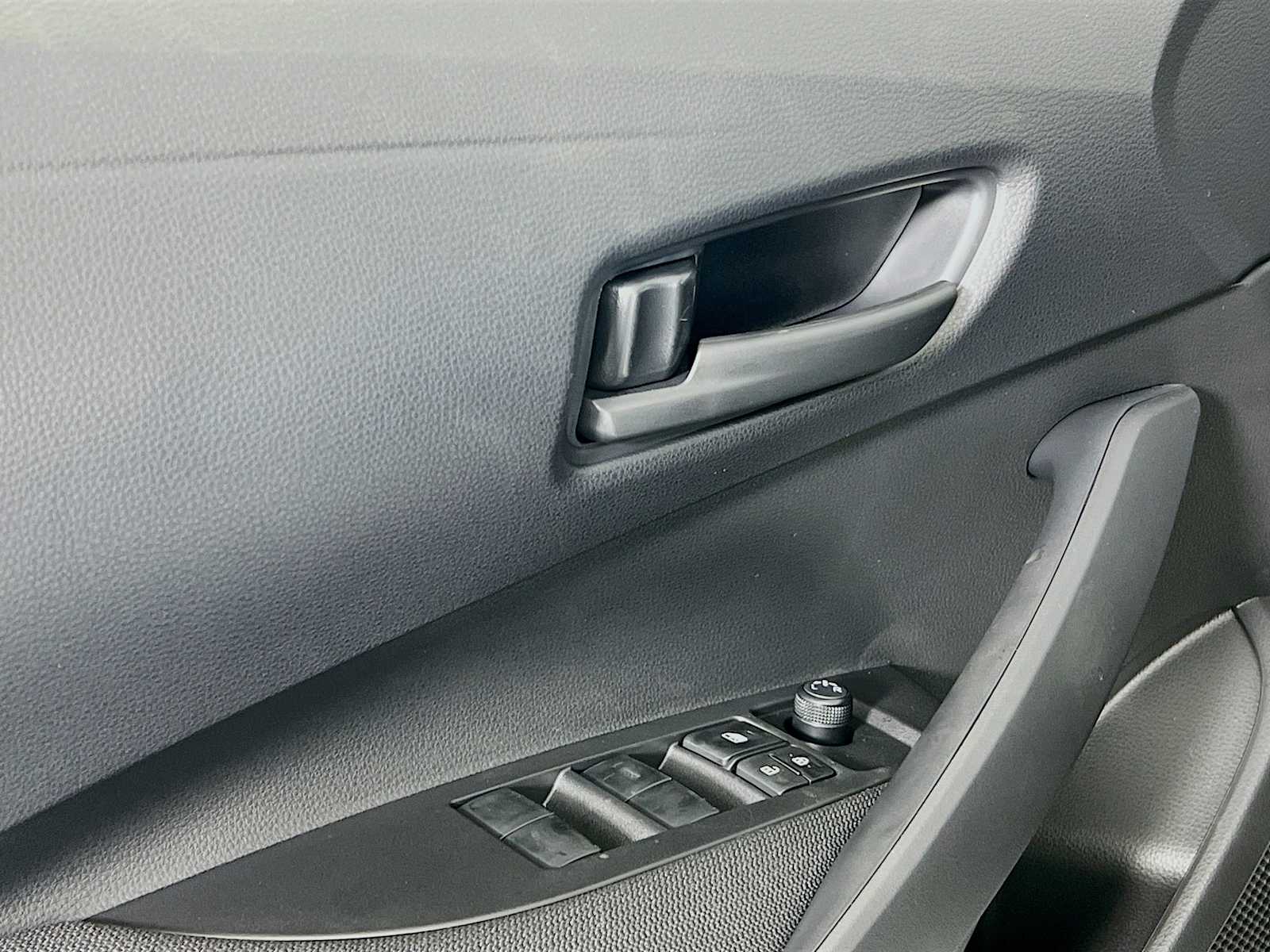 2026 Toyota Corolla Hybrid LE - Photo 15