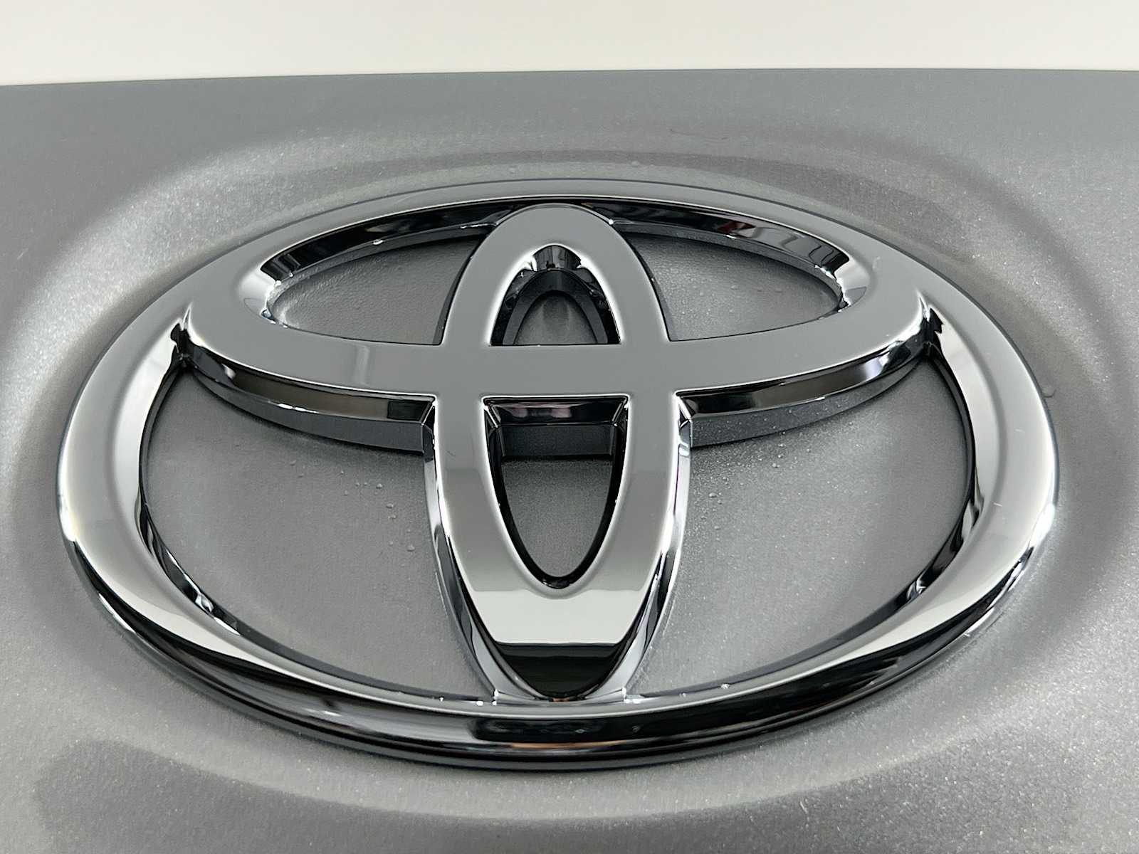 2026 Toyota Corolla Hybrid LE - Photo 17