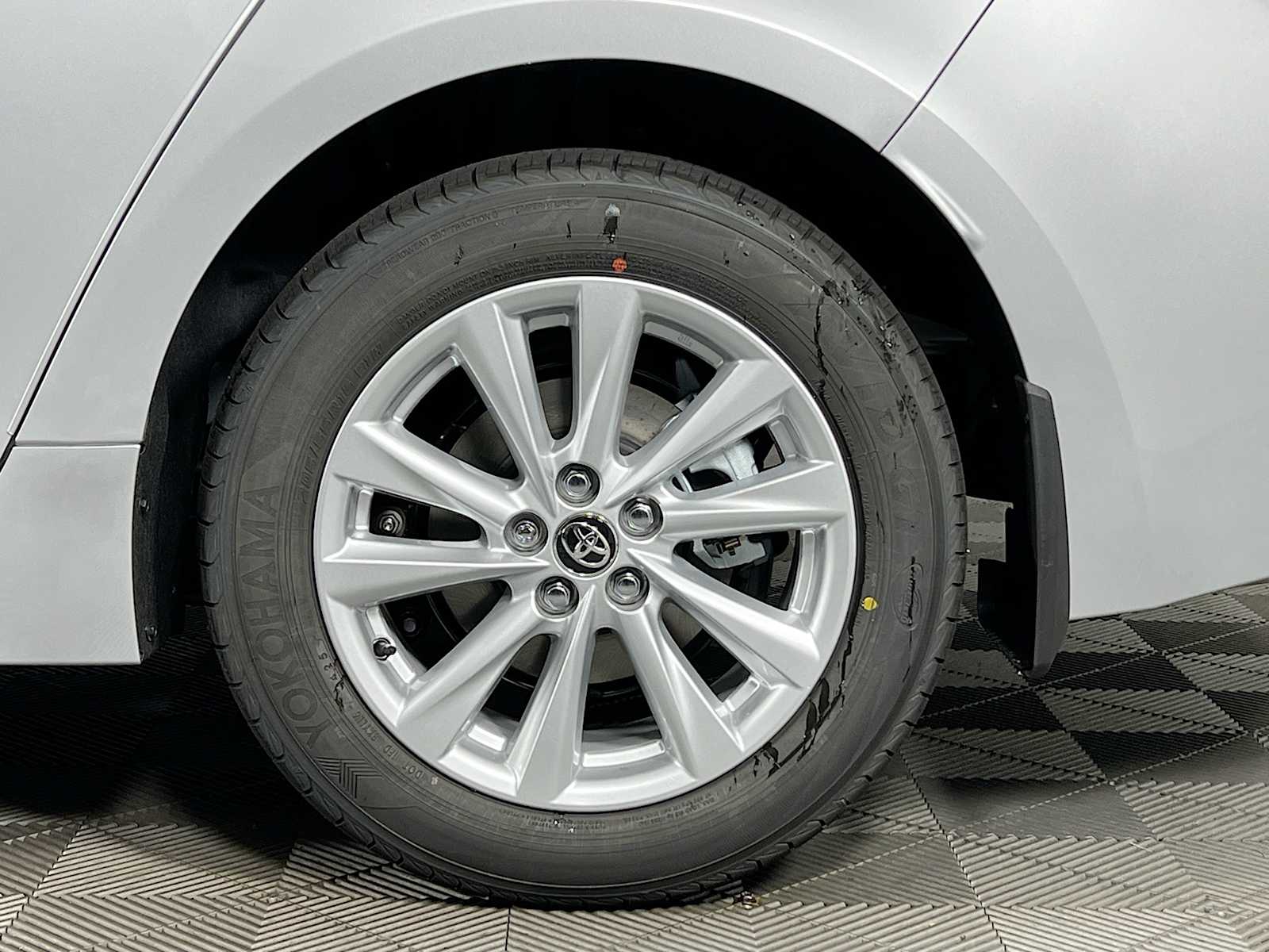 2026 Toyota Corolla Hybrid LE - Photo 18