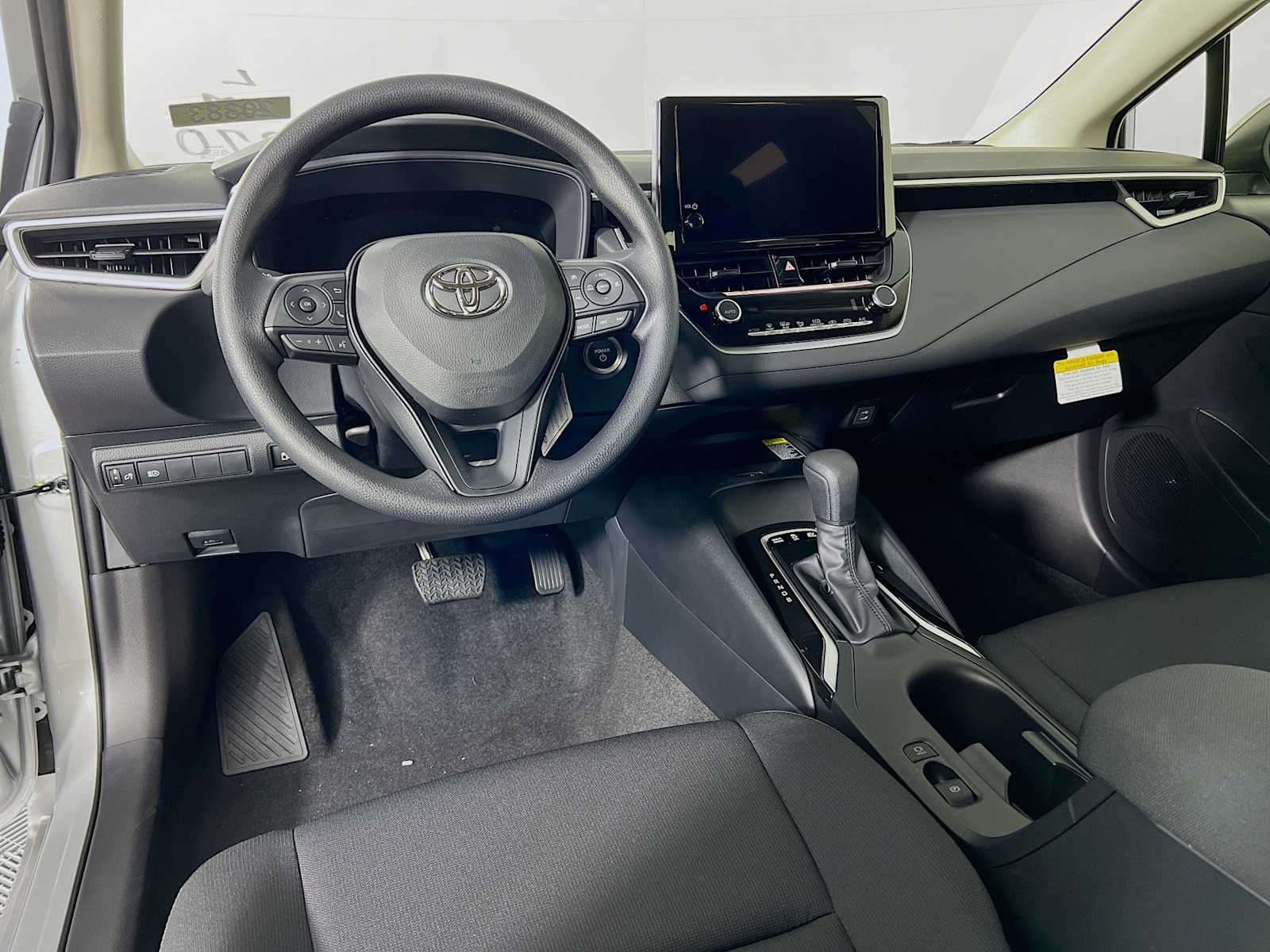 2026 Toyota Corolla Hybrid LE - Photo 6