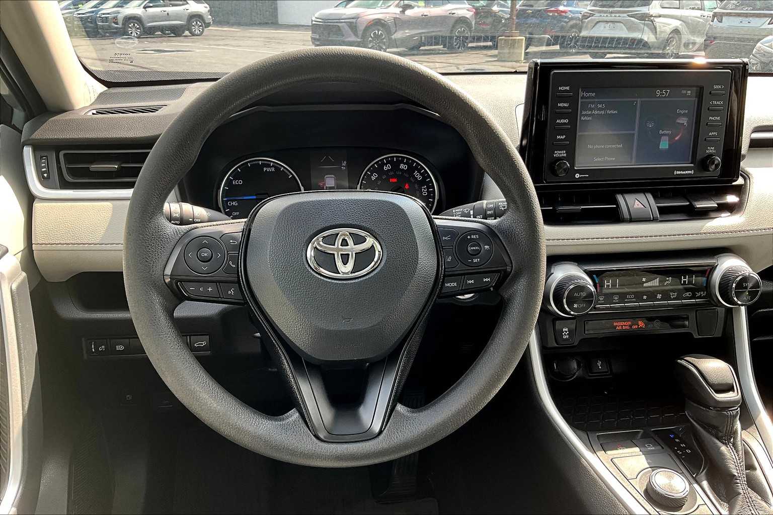 2020 Toyota RAV4 Hybrid XLE - Photo 16