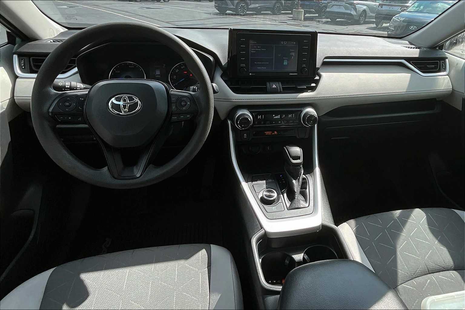 2020 Toyota RAV4 Hybrid XLE - Photo 20
