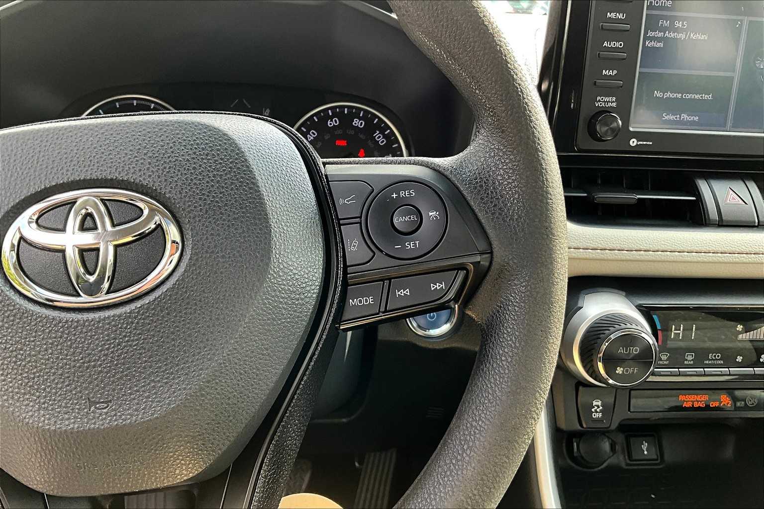 2020 Toyota RAV4 Hybrid XLE - Photo 24