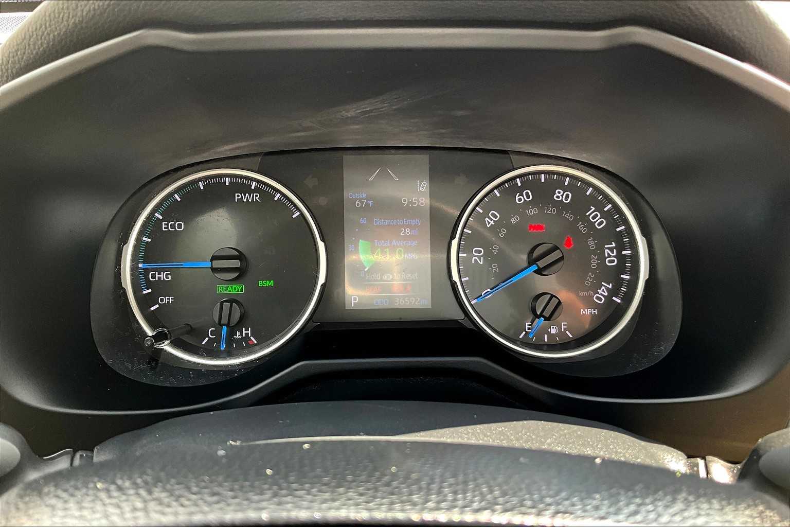 2020 Toyota RAV4 Hybrid XLE - Photo 25