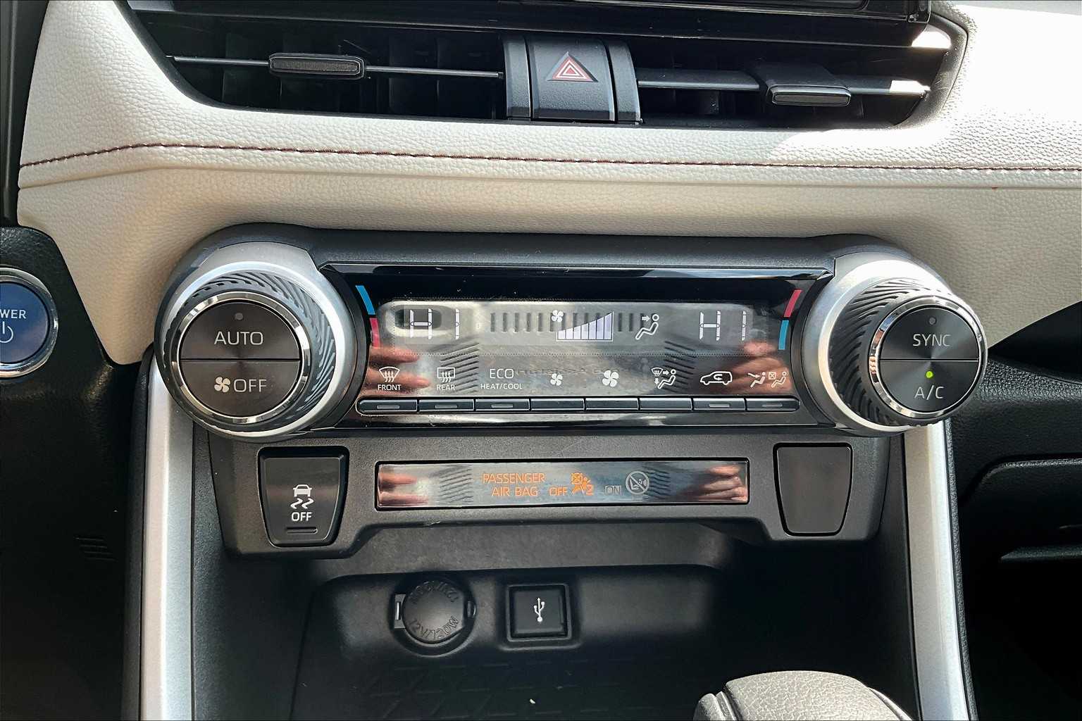 2020 Toyota RAV4 Hybrid XLE - Photo 26