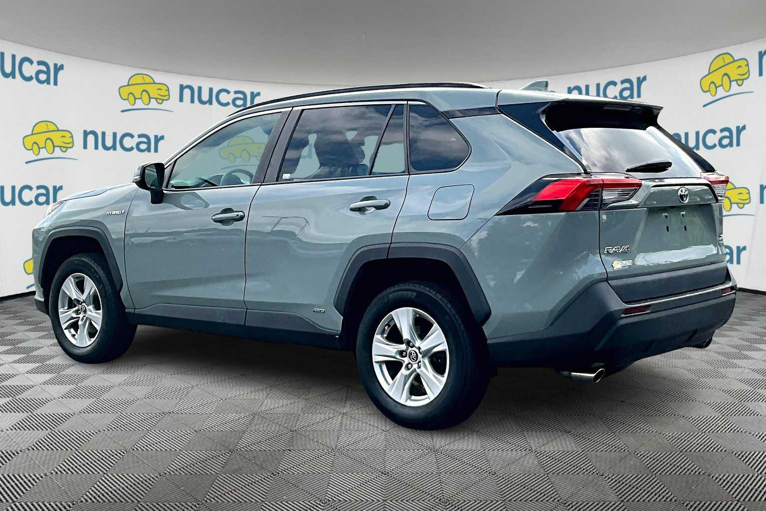 2020 Toyota RAV4 Hybrid XLE - Photo 4