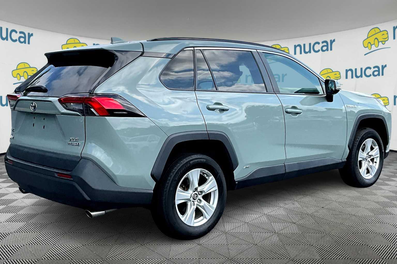2020 Toyota RAV4 Hybrid XLE - Photo 6