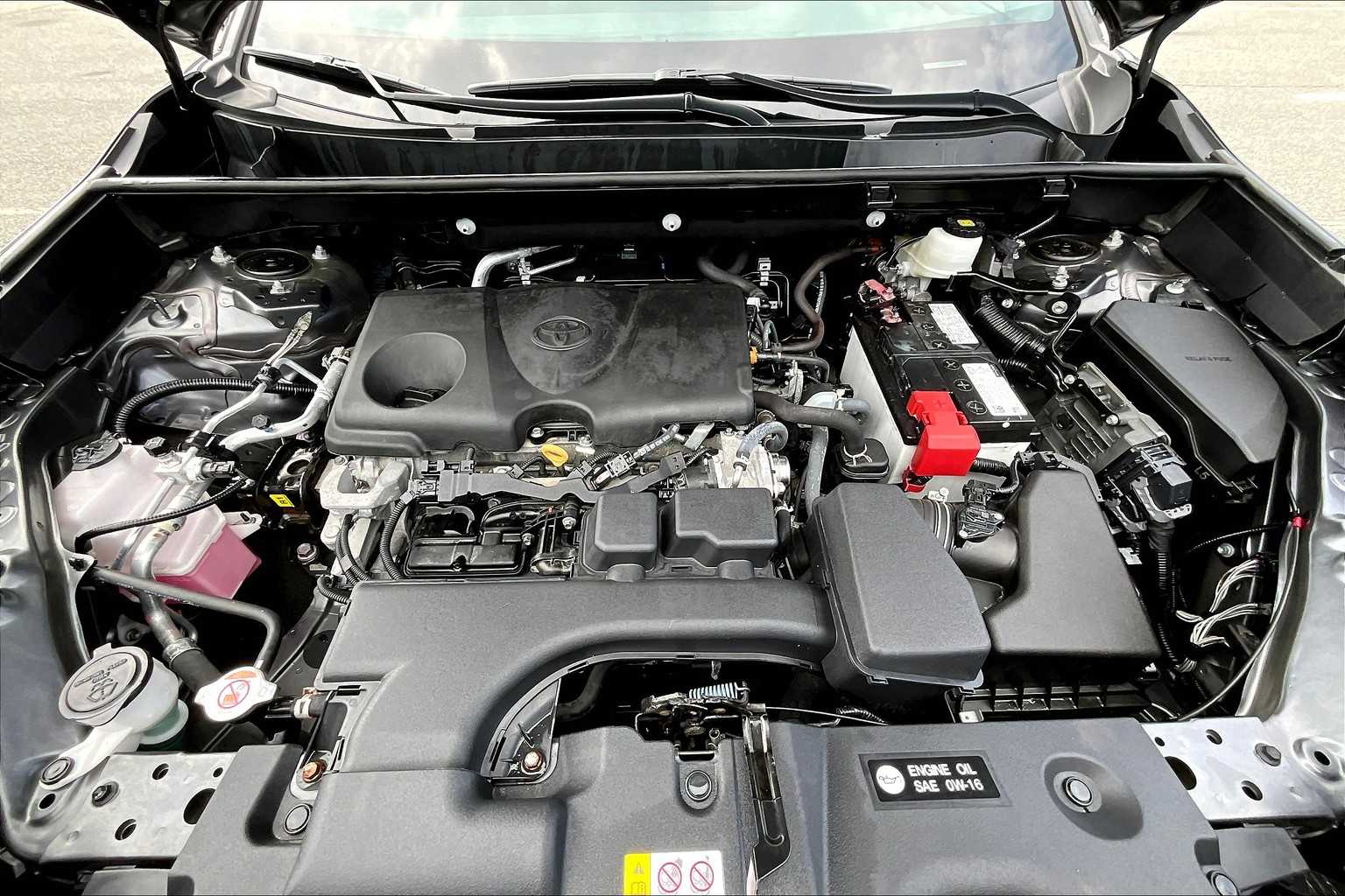 2022 Toyota RAV4 LE - Photo 30