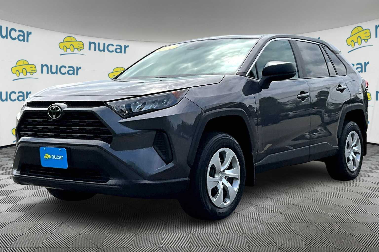 2022 Toyota RAV4 LE - Photo 3