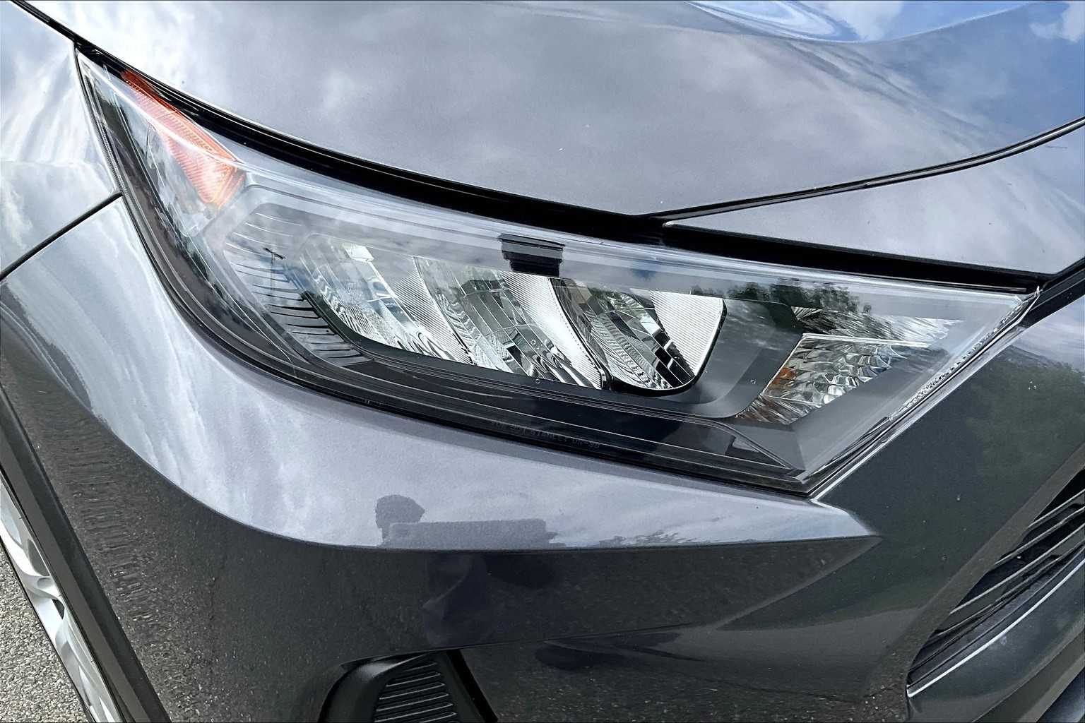 2022 Toyota RAV4 LE - Photo 33