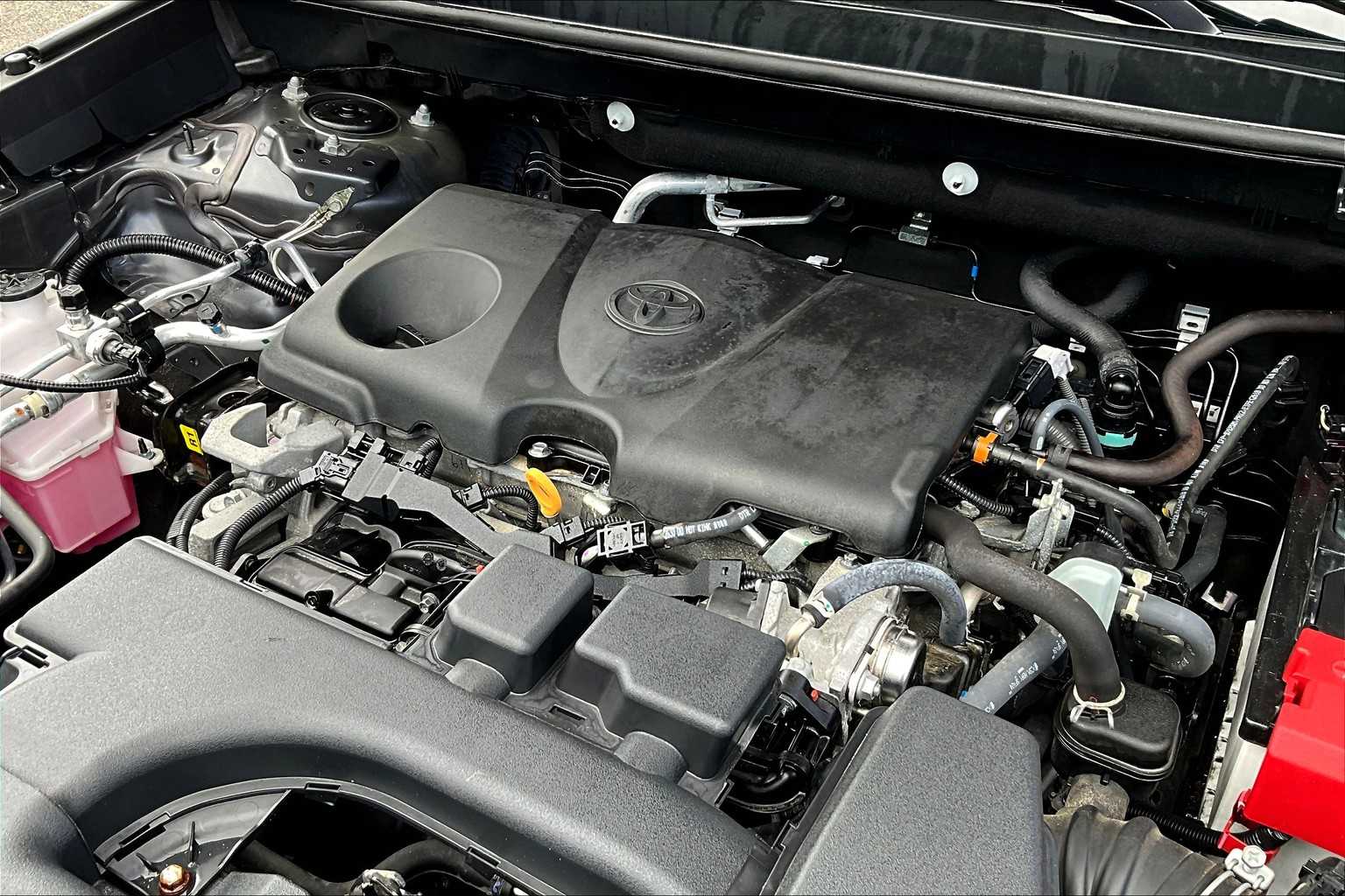 2022 Toyota RAV4 LE - Photo 35