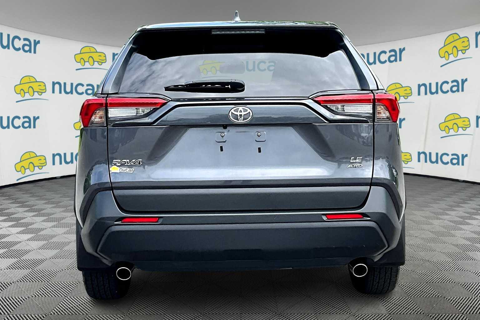 2022 Toyota RAV4 LE - Photo 5
